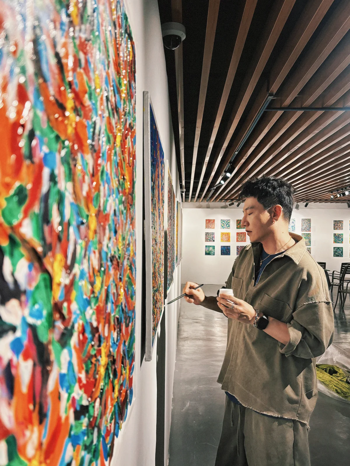 Du Haha painting in the Huaniao Island exhibition space